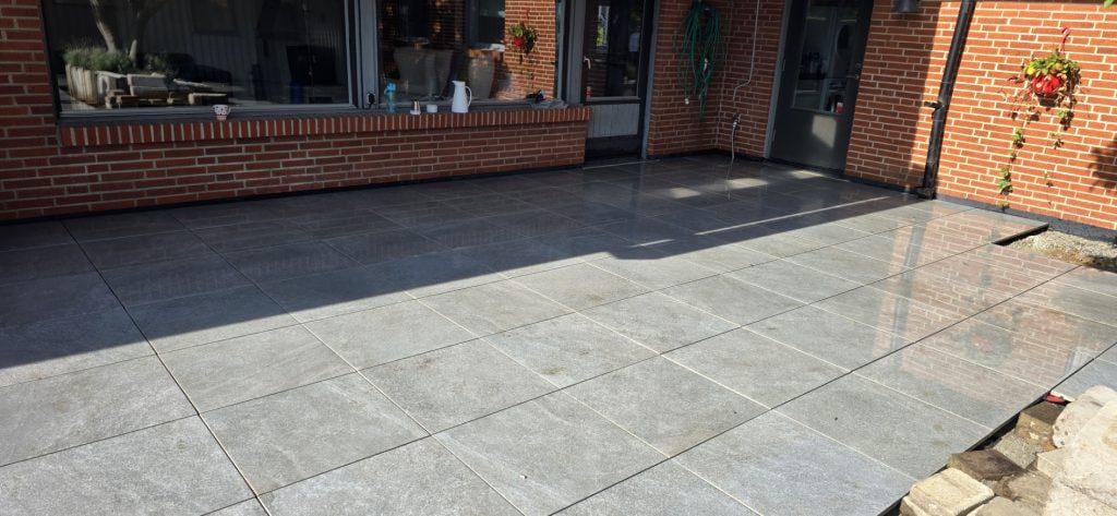 Granitkeramik p&aring; piedestalf&ouml;tter